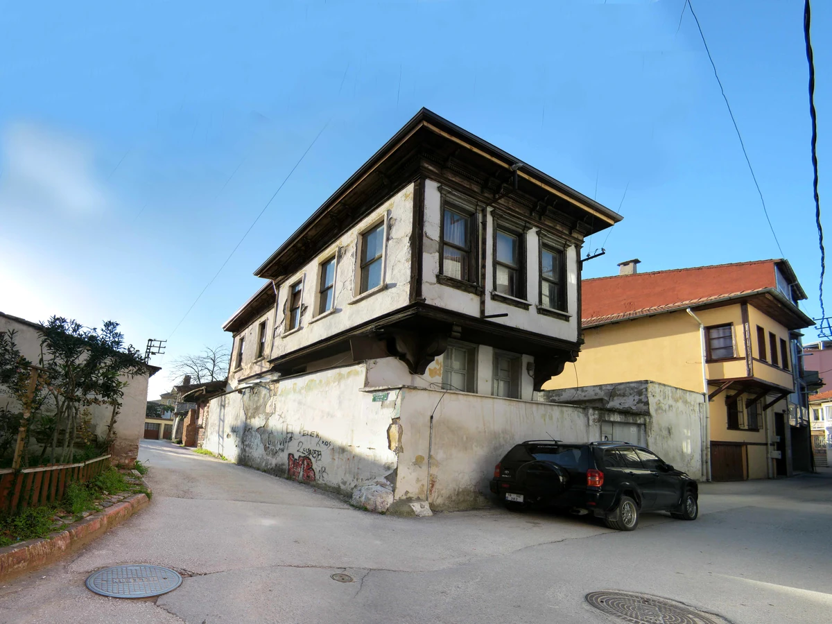Müzeyyen Senar
